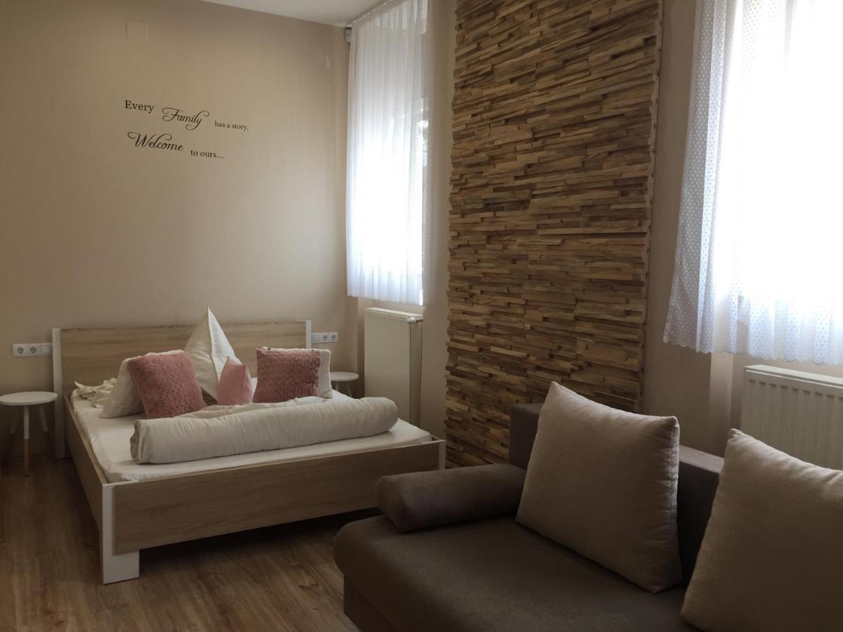 Апартаменты Family Apartmanhaz Надьканижа Экстерьер фото