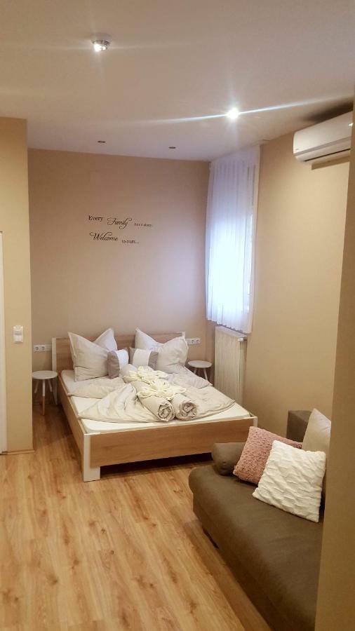 Апартаменты Family Apartmanhaz Надьканижа Экстерьер фото